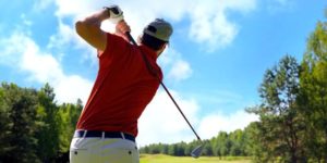 Lire la suite à propos de l’article Comment faire un bon swing au golf ?